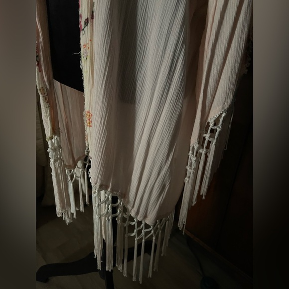 Z&L Europe Boutique Boho Peace Kimono w/ Patchwork Detailing & Fringe ✌🏼☮️🕊️ - Picture 9 of 15